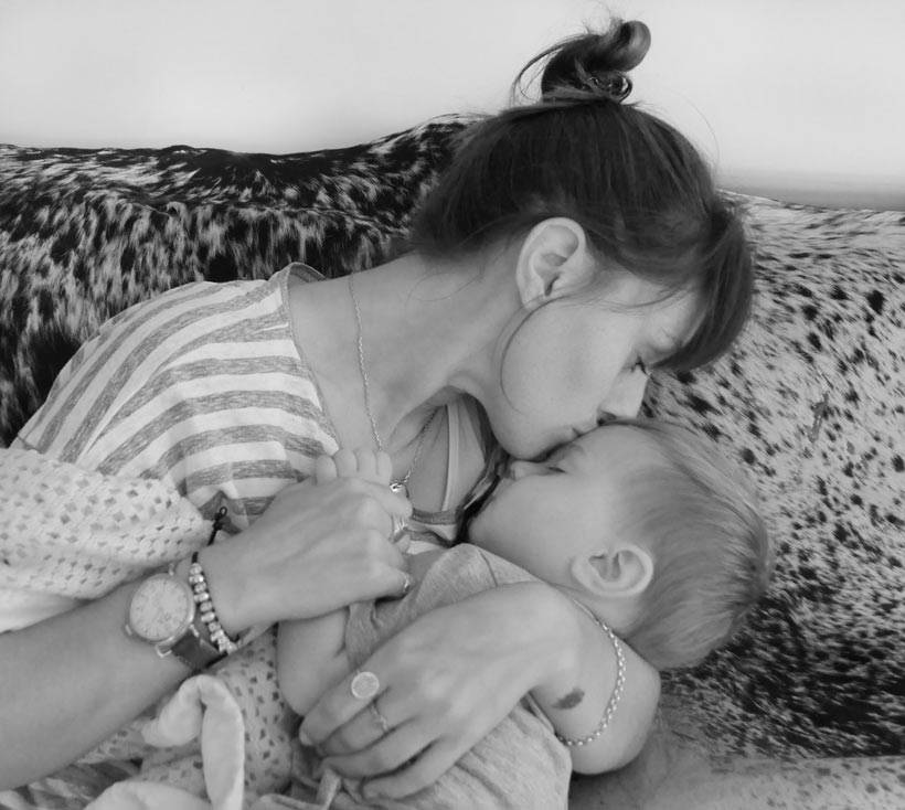 Bonding With Baby | HUGGIES Wipes